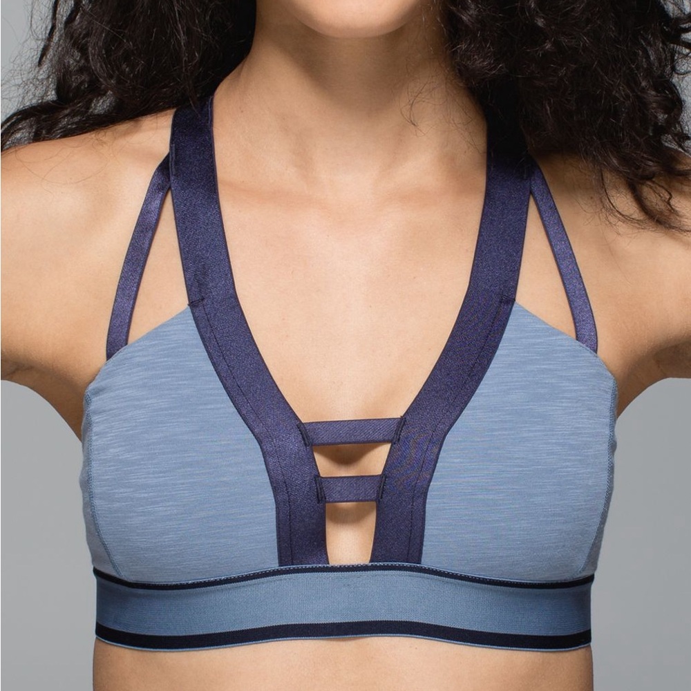 Lululemon Inner Essence Bra
Blue Denim / Naval Blue Size 8